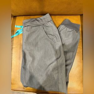 Practically brand new - Large - Figs - High Waisted Zamora Jogger Scrub Pants